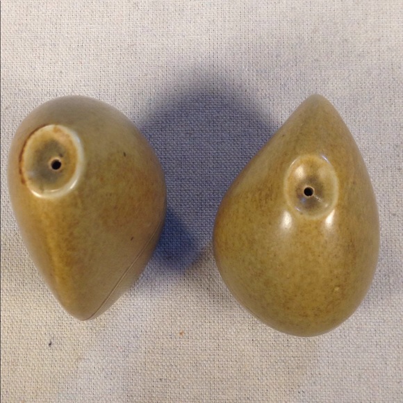 🌈MCM🌈Olive Minimalist Salt & Pepper Shaker Set - Picture 5 of 6